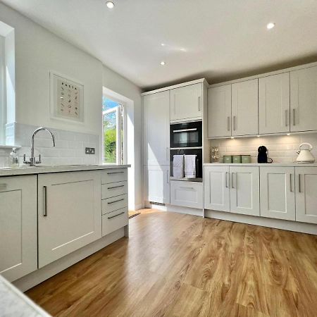 Family Home In Hampshire - Sleeps Up To 9 People With 3 Parking Spaces Winchester Dış mekan fotoğraf