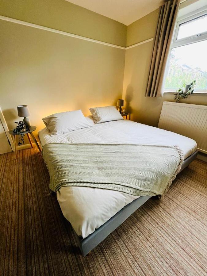 Family Home In Hampshire - Sleeps Up To 9 People With 3 Parking Spaces Winchester Dış mekan fotoğraf
