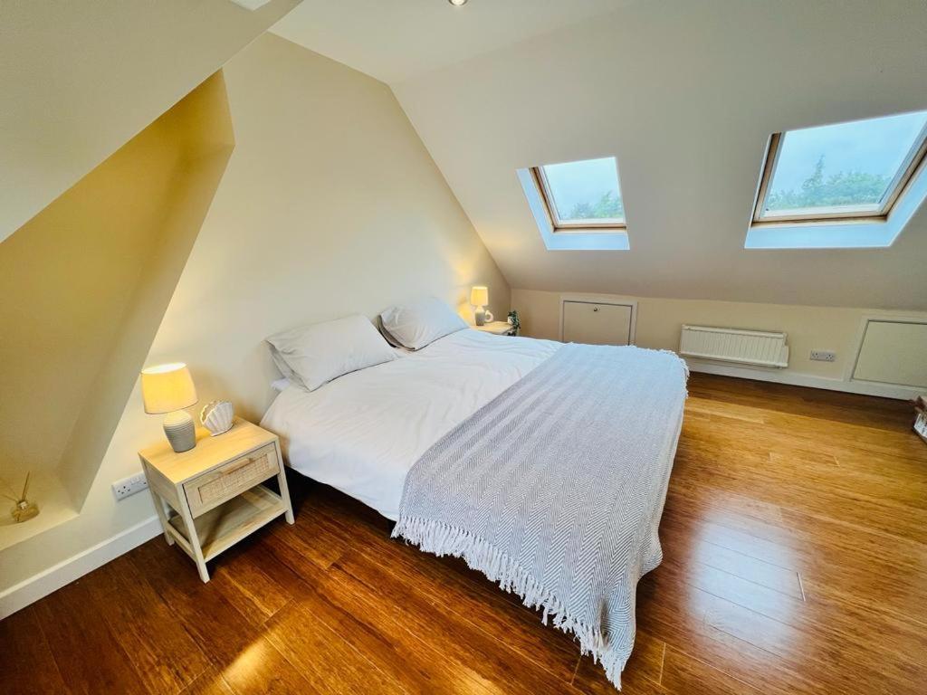 Family Home In Hampshire - Sleeps Up To 9 People With 3 Parking Spaces Winchester Dış mekan fotoğraf