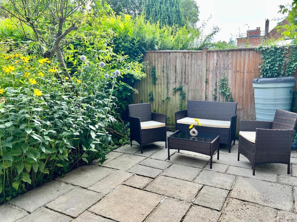 Family Home In Hampshire - Sleeps Up To 9 People With 3 Parking Spaces Winchester Dış mekan fotoğraf