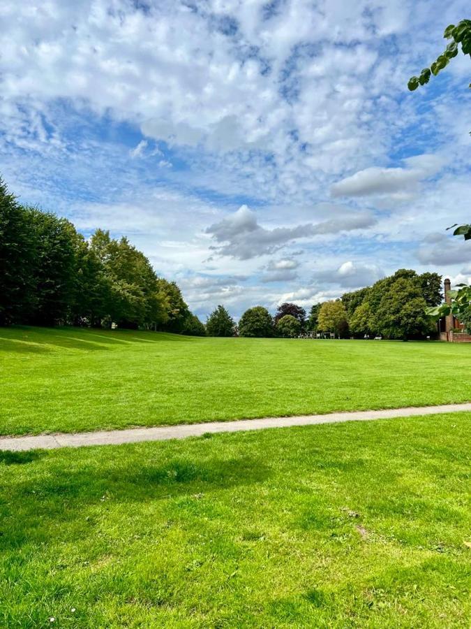 Family Home In Hampshire - Sleeps Up To 9 People With 3 Parking Spaces Winchester Dış mekan fotoğraf