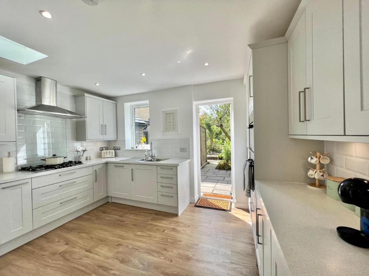 Family Home In Hampshire - Sleeps Up To 9 People With 3 Parking Spaces Winchester Dış mekan fotoğraf