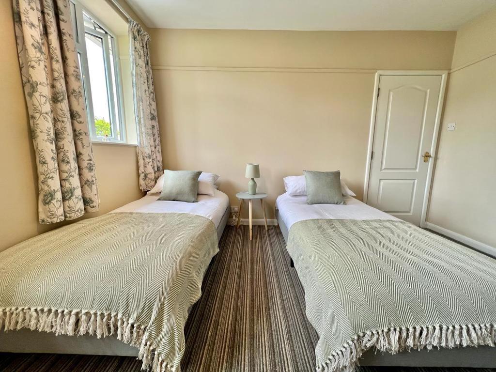 Family Home In Hampshire - Sleeps Up To 9 People With 3 Parking Spaces Winchester Dış mekan fotoğraf