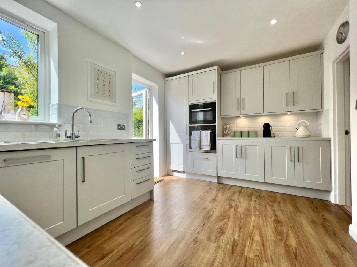 Family Home In Hampshire - Sleeps Up To 9 People With 3 Parking Spaces Winchester Dış mekan fotoğraf