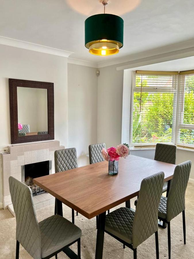 Family Home In Hampshire - Sleeps Up To 9 People With 3 Parking Spaces Winchester Dış mekan fotoğraf