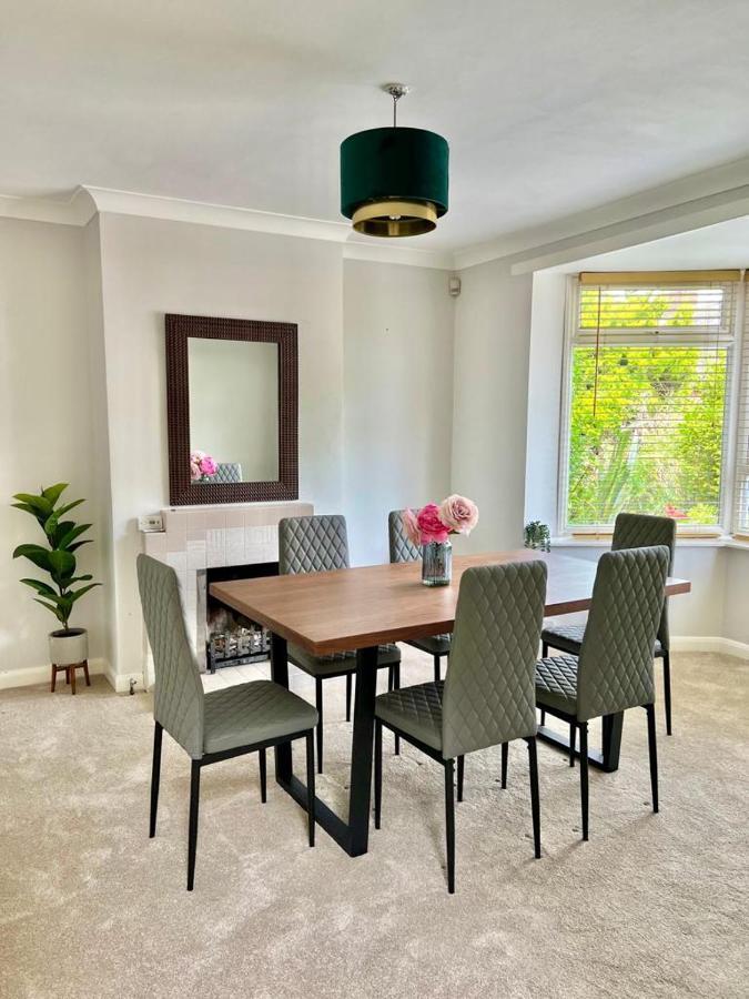 Family Home In Hampshire - Sleeps Up To 9 People With 3 Parking Spaces Winchester Dış mekan fotoğraf