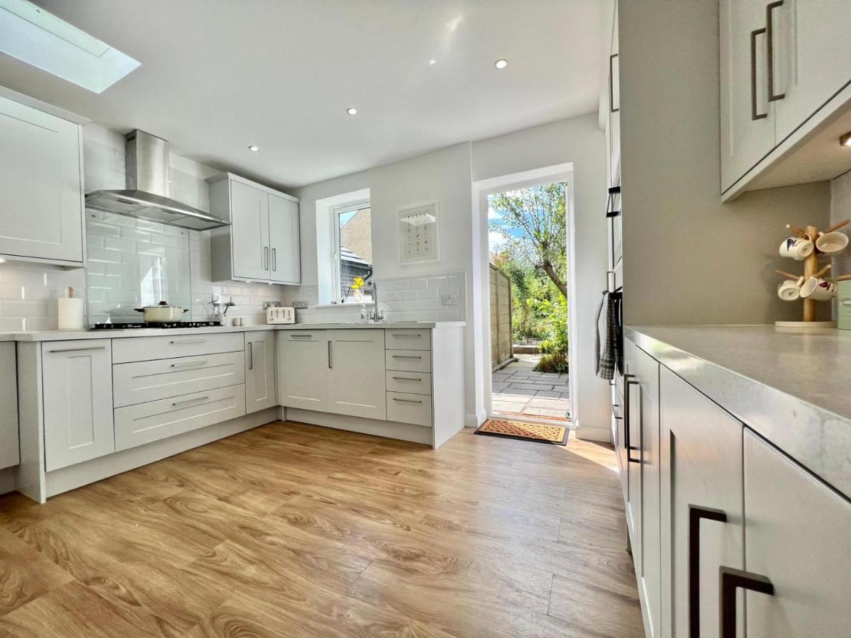 Family Home In Hampshire - Sleeps Up To 9 People With 3 Parking Spaces Winchester Dış mekan fotoğraf